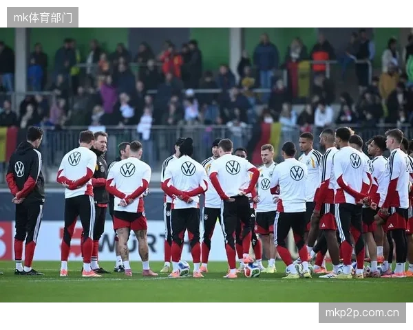纳格尔斯曼为德国队设定了4-2-3-1主战阵型，但人员储备足以支撑其进行战术切换。